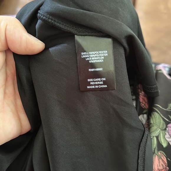 Torrid size 1 sleeveless flowered dress plus size - Picture 5 of 5